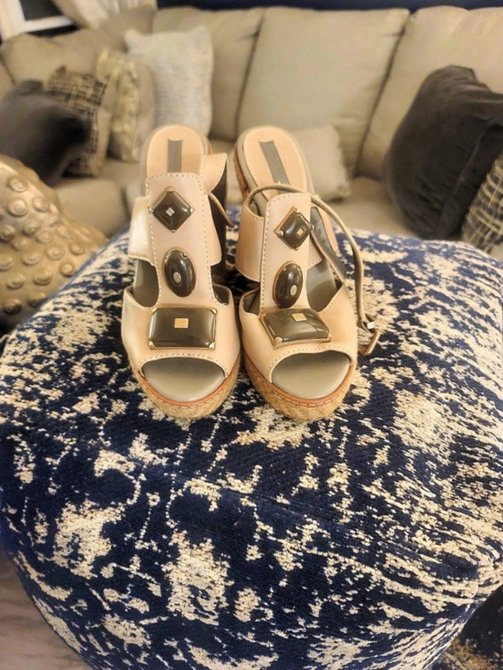 BCBGMAXAZRIA Wedge Sandals in Tan & Black US 8M